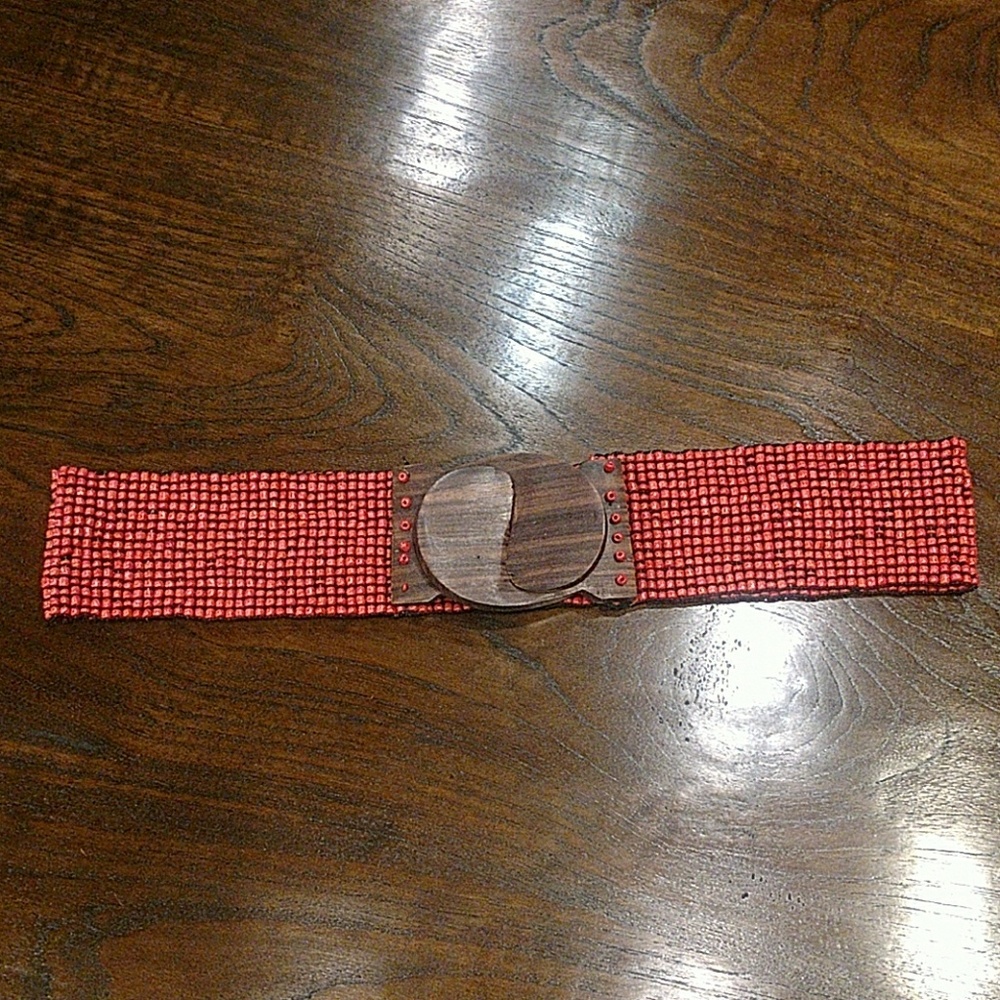 Glass bead belt